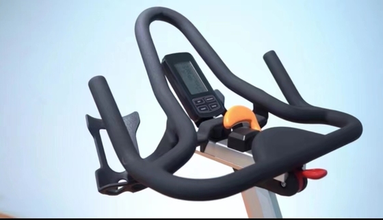 18kg フライウィール 折りたたむデザインとボディビルディング機能の商用スピニングバイク