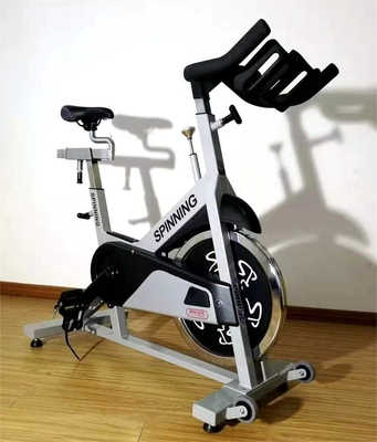 1250*520*1350mm 商用心身トレーニング スピニングバイク 高さ調整可能