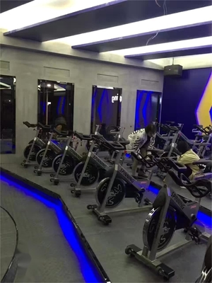 1250*520*1350mm 商用心身トレーニング スピニングバイク 高さ調整可能