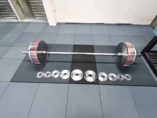体重プレートセットとシルバークロムプレートバーベルセット