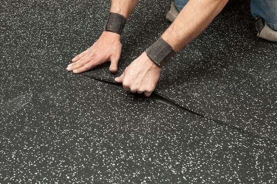 家庭用ジム用防滑ゴムタイル 500*500/1000*1000 黒色